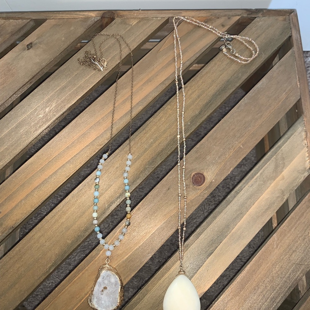 Long necklaces - Picture 2 of 2